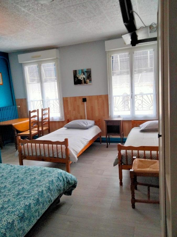 Le Gibergeon Hotell Signy-lʼAbbaye Eksteriør bilde